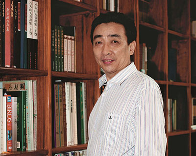 1989級校友文化部中國藝術研究院研究員鄧遠坡