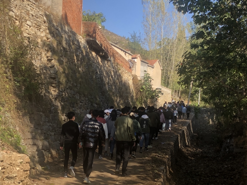 2019級環藝專業學生在淄博峨莊土泉村開展寫生課程
